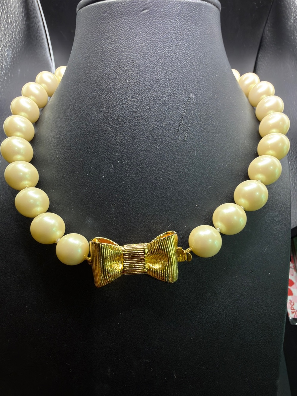 KATE SPADE ALL WRAPPED UP GLASS PEARL GOLD TONE RIBBON BOW NECKLACE - Picture 5 of 12